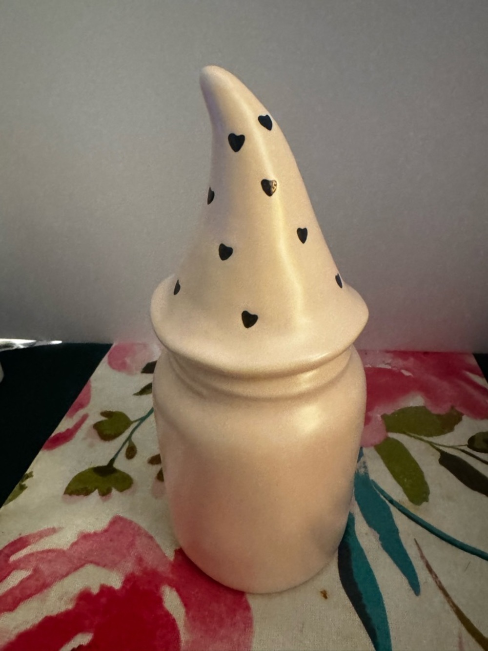Rae Dunn CANDY HEARTS Gnome Topper Valentines Day Canister / Artisan Collection - Picture 7 of 13